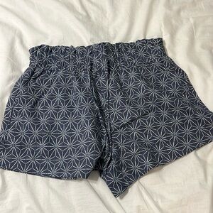 A new day size medium blue/white star pattern linen shorts